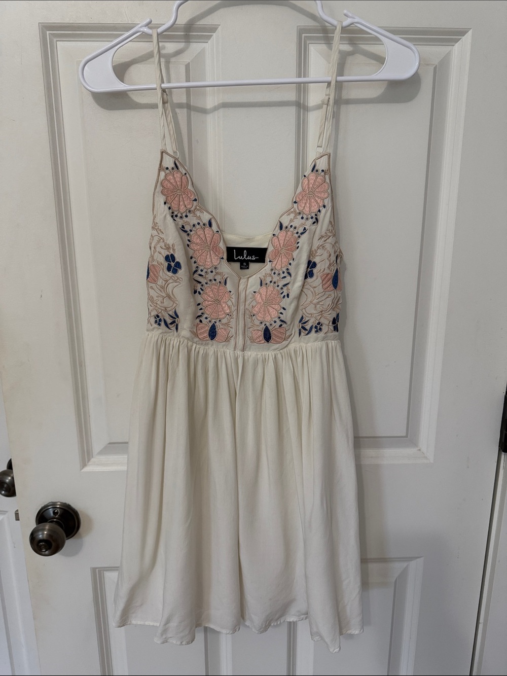 Lulu's Daisy Petal Pickin Embroidered Mini Dress size small Ivory Coastal Chic - Picture 2 of 8